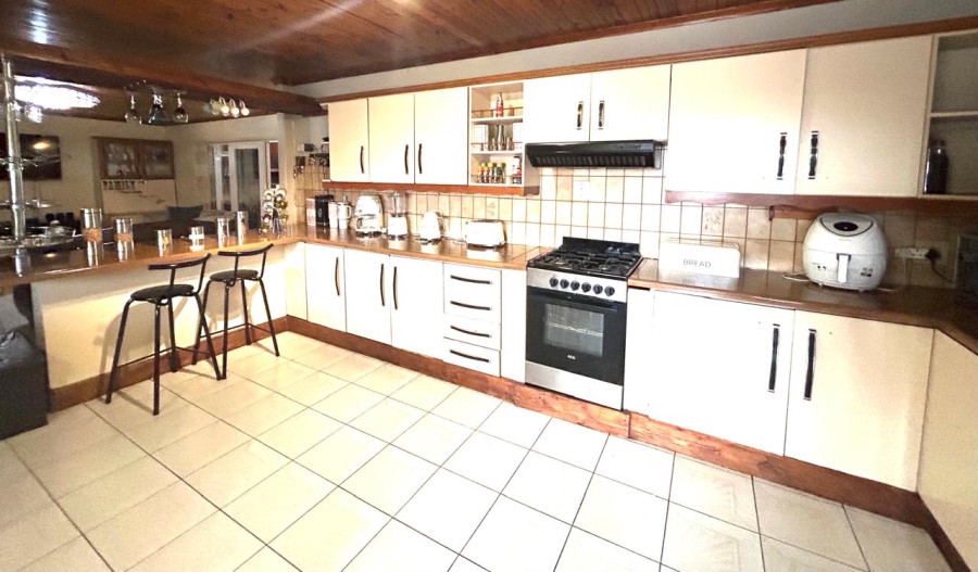 5 Bedroom Property for Sale in Beacon Bay Eastern Cape